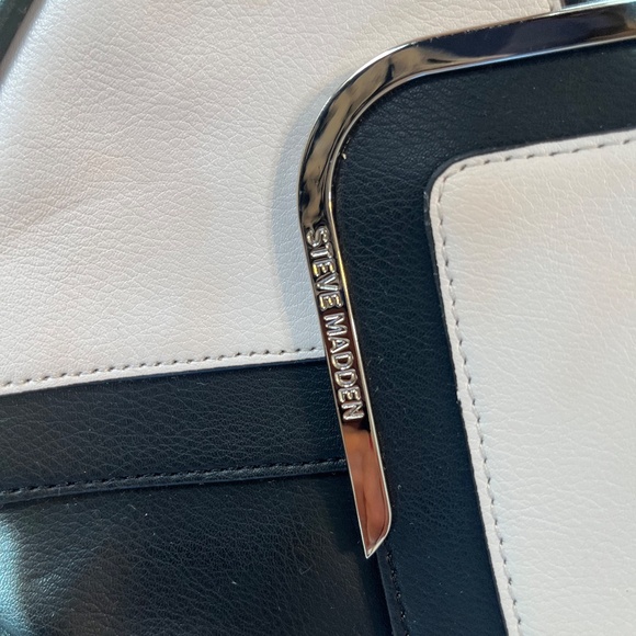 Steve Madden Black & White Crossbody Purse: Rare Find! - Picture 14 of 17
